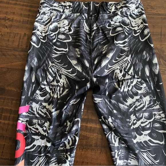 VS *Rare* Limited Edition Show-Off Tight / Leggings Angel Wings S - Picture 6 of 10